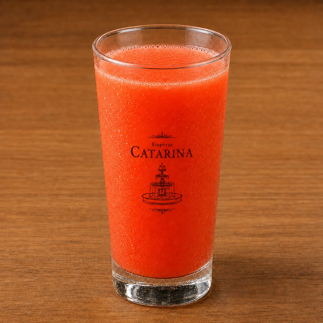 Copo de suco natural de duas frutas