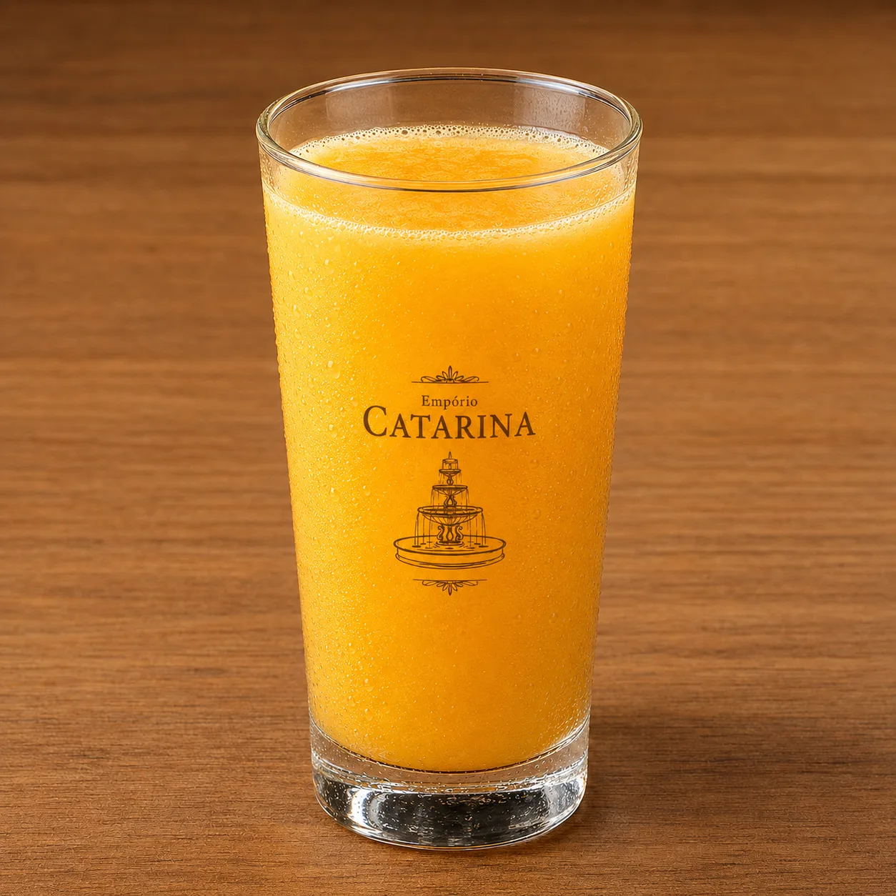 Copo de suco natural de uma fruta