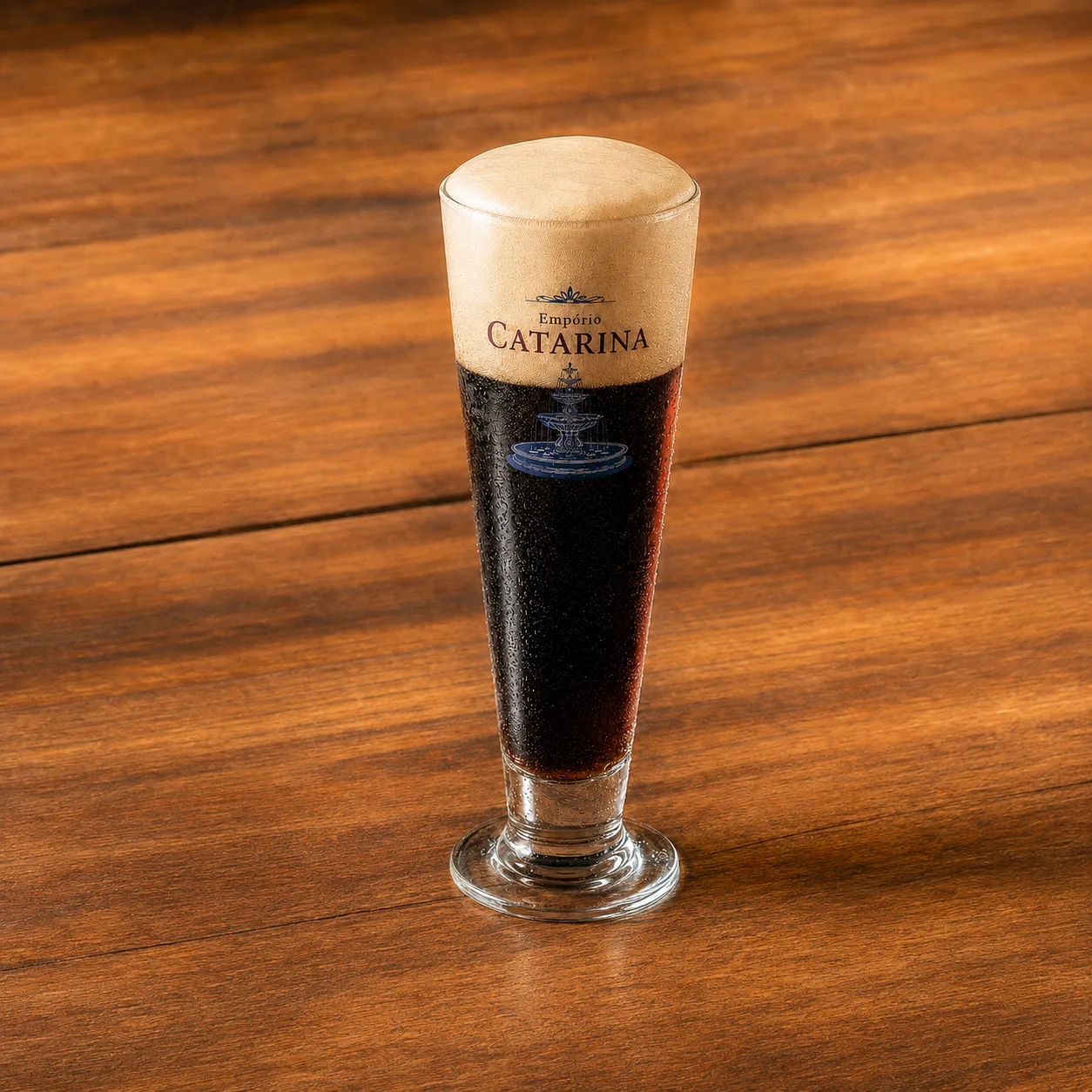 Chopp Brahma Black servido em copo do Empório Catarina