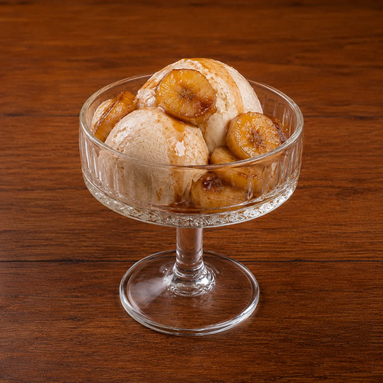 Sorvete de canela com bananas caramelizadas